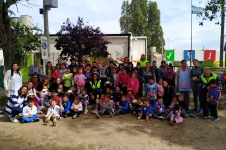 El Municipio de Coronel Rosales realizó trabajos de concientización y educación vial en el Jardín y la Escuela de Villa del Mar