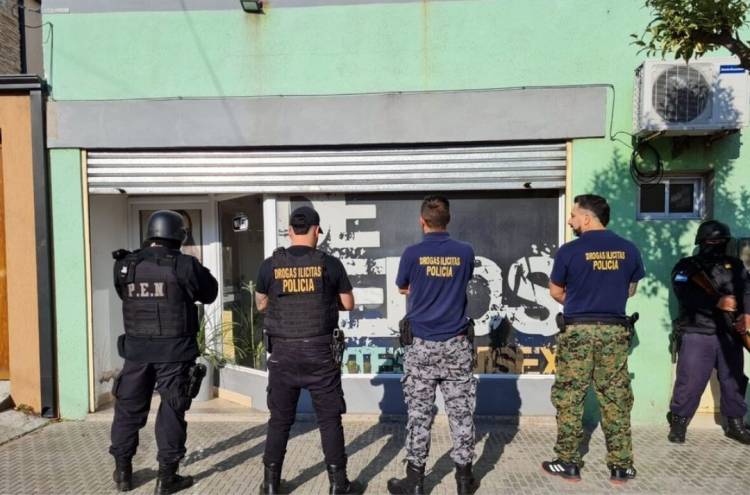 Un peluquero fue detenido en un allanamiento por drogas