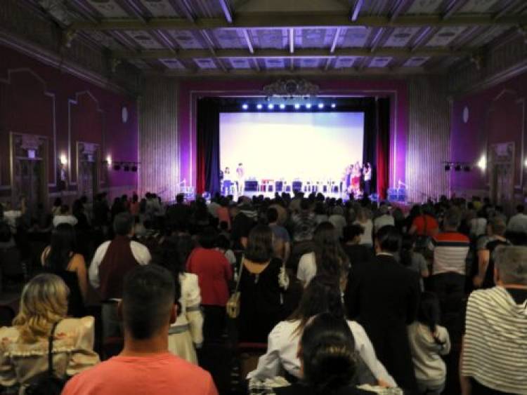 Los talleres gratuitos de Cultura cerraron el año en un Teatro Colón repleto