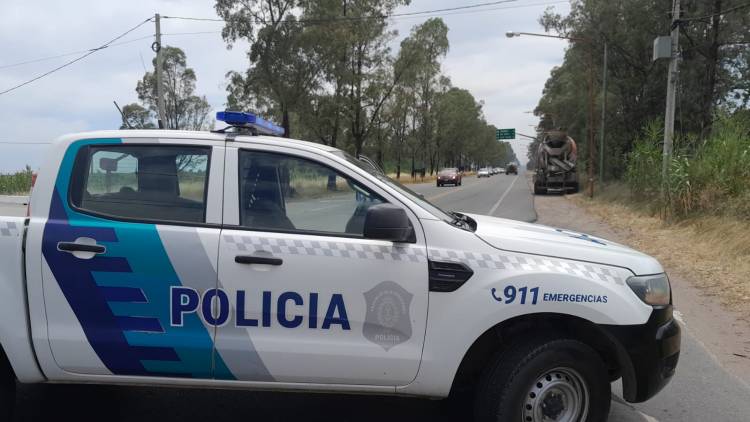 Un importante incendio forestal genera el corte al tránsito en la ruta 229