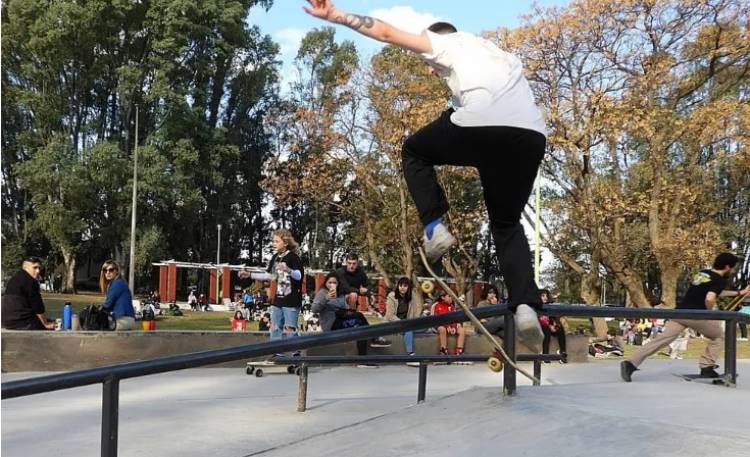 Se denuncia una brutal agresión a un menor de edad en el Skatepark del Parque Sarmiento