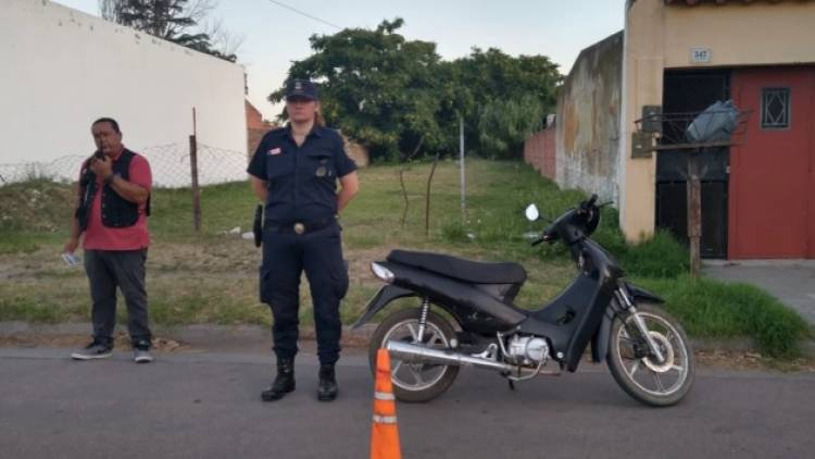Detuvieron a un hombre por andar en una moto robada