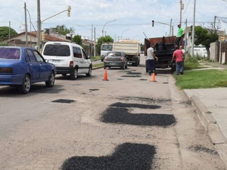 El Municipio continúa los trabajos de bacheo en calles de toda la ciudad 