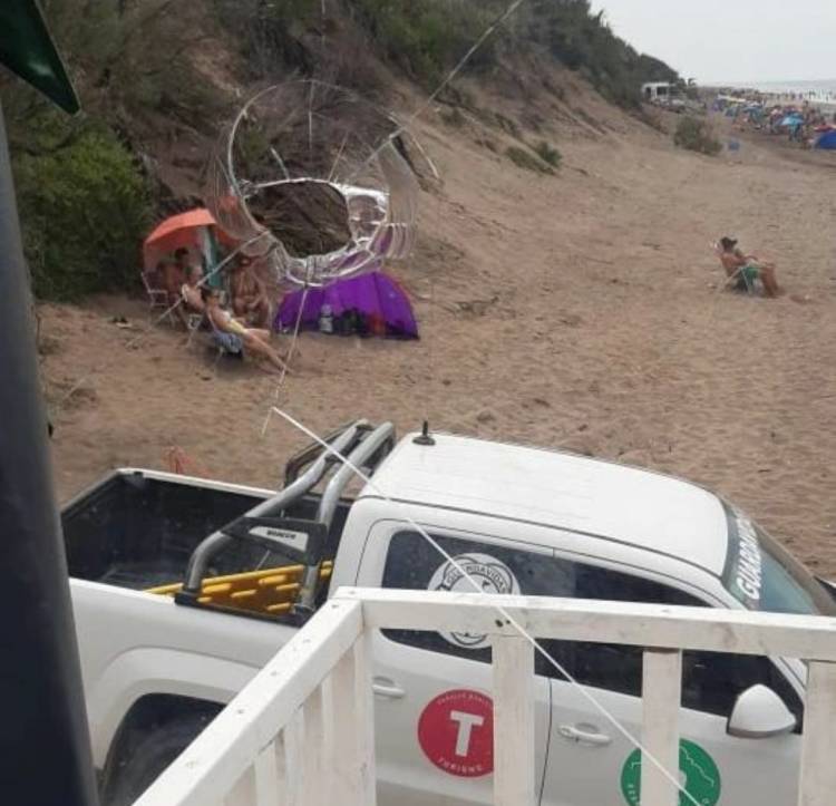 Otra vez los guardavidas de Pehuen Co sufrieron daños en un puesto ubicado en Playa Bouchard