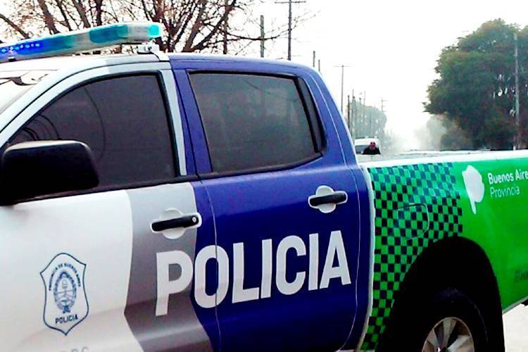 Un vehículo chocó el frente de una vivienda y causó destrozos