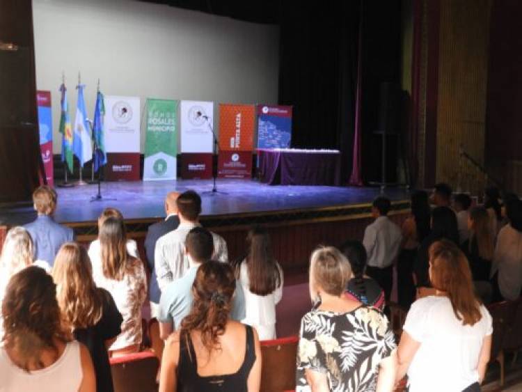 El Intendente Uset participó del acto de colación de la UPSO Punta Alta en el Teatro Colón 