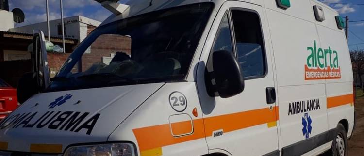 Accidente de tránsito entre un auto y una bicicleta 