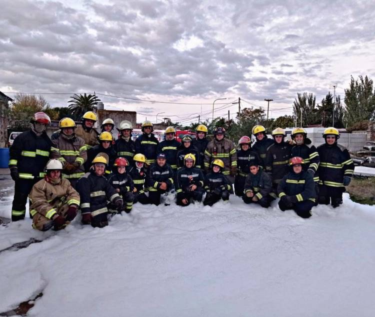 Bomberos Voluntarios de Punta Alta realizaron una capacitación sobre incendios industriales