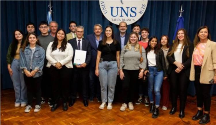 Se anunció la implementación del Boleto Universitario Gratuito para estudiantes rosaleños