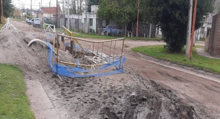 Vecinos del Barrio Gaudi reclaman que ABSA dejó una obra sin terminar 