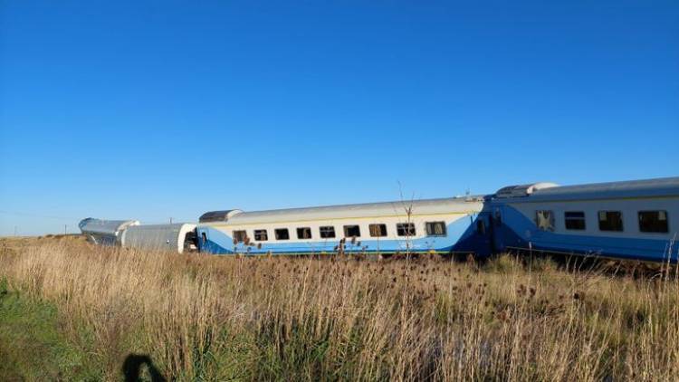 El servicio de tren que realiza el recorrido Constitución a Bahía Blanca sigue suspendido hasta nuevo aviso