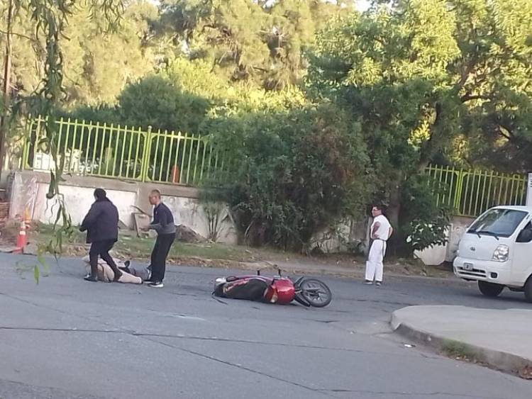 Una motociclista herida tras un accidente de tránsito