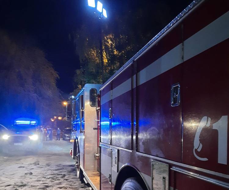 Bomberos acudieron al incendio de una vivienda y asistieron a dos personas