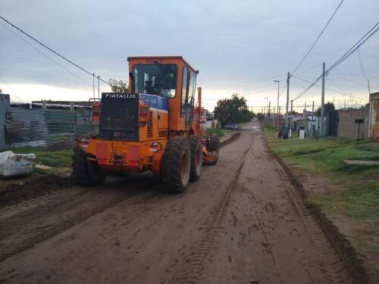 El Municipio continúa reparando y manteniendo calles de tierra dañadas por las lluvias 