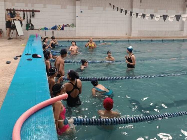 Durante mayo, se iniciaron las clases de la escuela gratuita de Natación del Municipio 