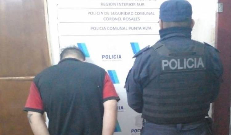 Un hombre fue detenido por resistirse y arremeter contra personal policial