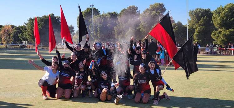 En el Hockey de Sporting gritaron CAMPEONAS las jugadoras de la categoría SUB 14 tras ganar el Apertura 2023 en la Zona Ascenso