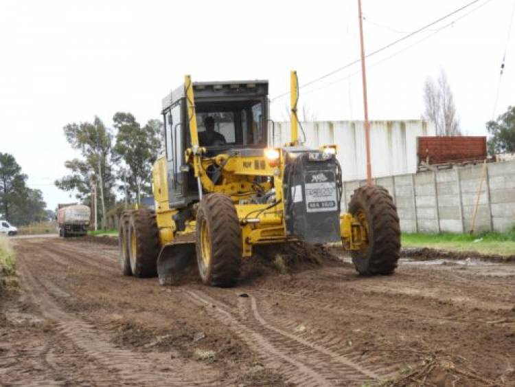 El Municipio de Coronel Rosales trabajó intensamente en las calles de tierra de Villa Maio  