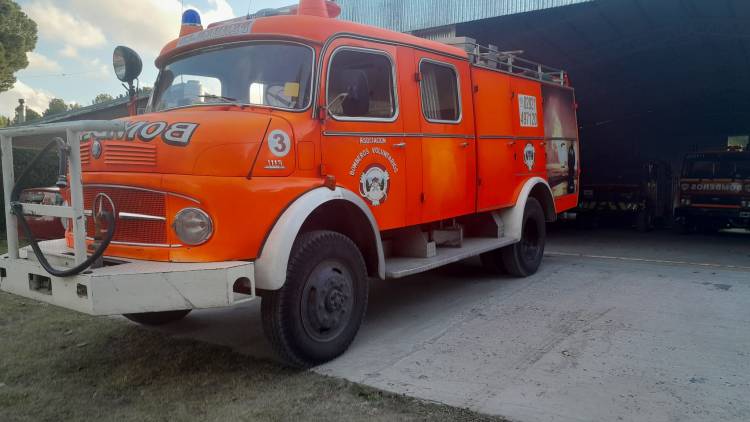 Un auto sufrió pérdidas totales en un incendio en cercanías a Pehuen Co