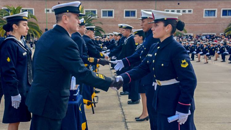 Egresaron los aspirantes de la Promoción 124º de la Escuela de Suboficiales de la Armada