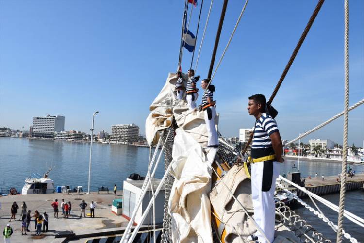 La Fragata ARA “Libertad” recibe una cálida bienvenida en Veracruz, México