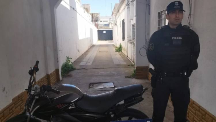 Detuvieron a un hombre por circular en una moto denunciada como robada