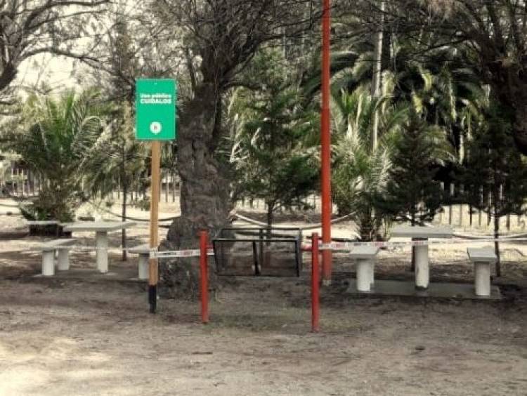 El Municipio de Coronel Rosales instaló nuevos juegos de mesas y bancos en Plaza de Villa del Mar  