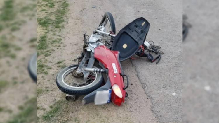 Ruta 229: trasladan en código rojo a una motociclista tras un choque