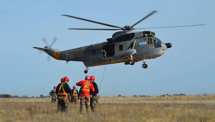 Adiestramiento de los equipos de rescate de la Aviación Naval