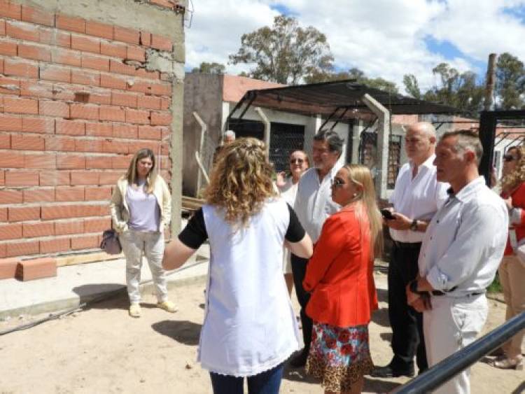 Uset visitó el avance de la obra de la Escuela 502 junto al director General de Cultura y Educación