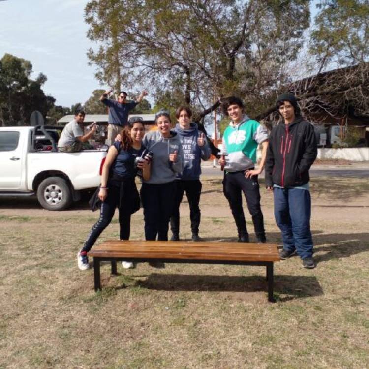 Gracias al convenio con la Escuela de Aprendices, el Municipio reparó todos los bancos del Circuito de la Salud