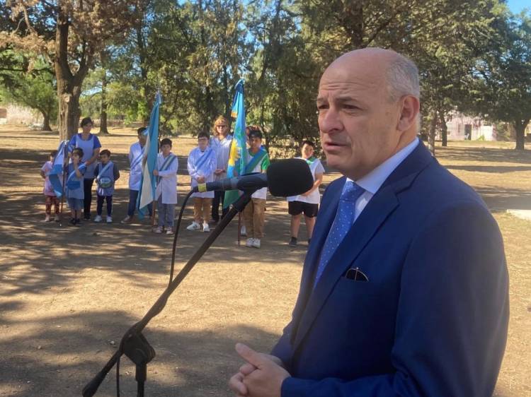 El intendente Uset encabezó el acto por el 132 aniversario de Bajo Hondo
