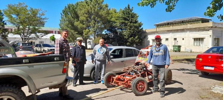 El Punta Alta Automóvil Club donó un midget a la Escuela de Aprendices de BNPB