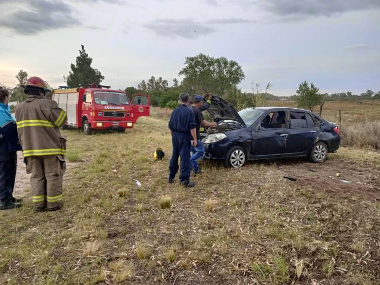 Un hombre fue hospitalizado tras el vuelco de su vehículo
