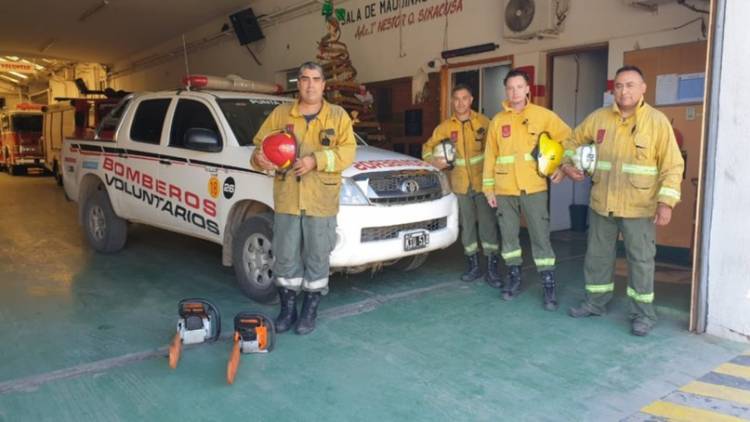Bomberos Voluntarios de Punta Alta colaboran con los trabajos en Bahía Blanca