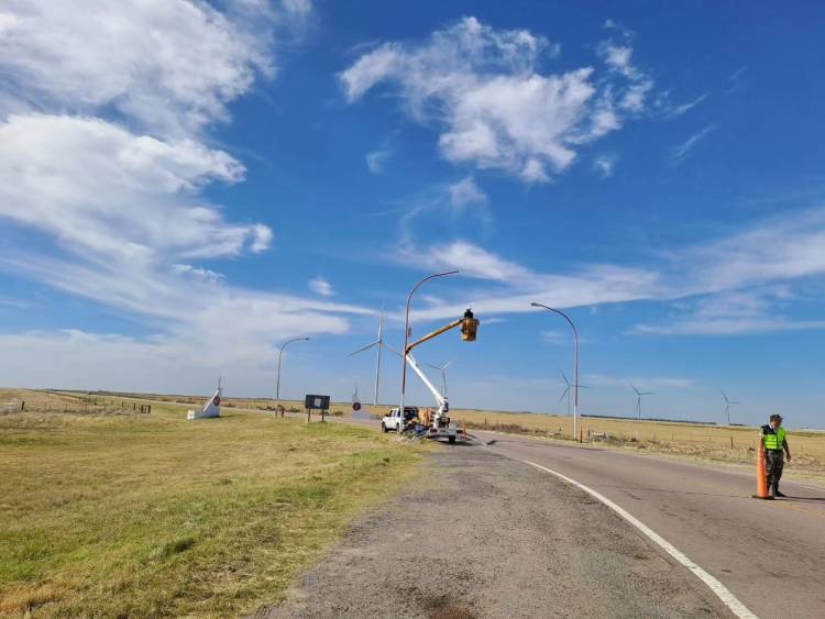 El Municipio de Coronel Rosales realizó el mantenimiento de la iluminación en el acceso a Pehuen Co