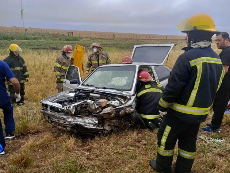 Un auto sufrió un despiste en ruta 3 