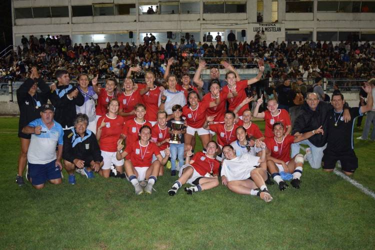 La Puntaltense Sofía Mattos es campeona del Torneo Federal junto a la selección de la Liga del Sur