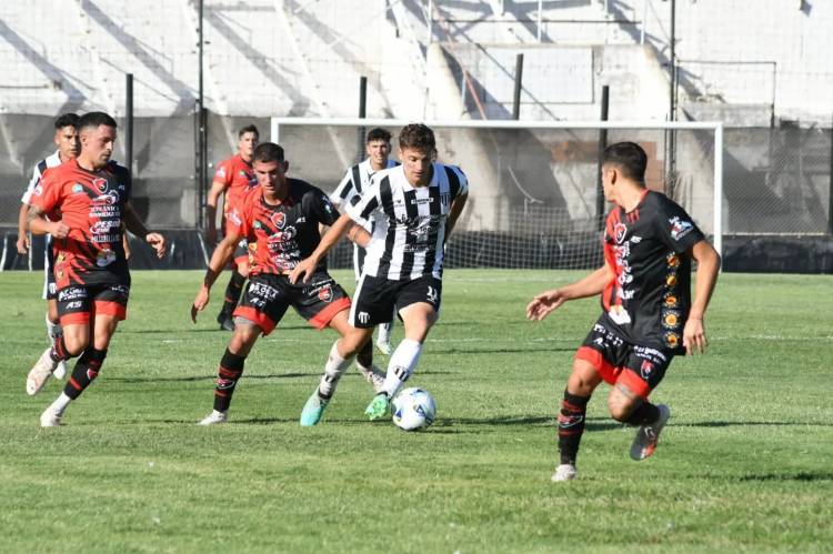 Liga del Sur: Se le escapó sobre el final, Sporting cayó 1 a 0 ante Liniers en Bahía