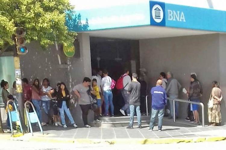 Los bancos que operan en distritos de la Provincia de Buenos Aires volverán a atender de 10 a 15