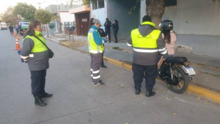 Continúan los operativos de control vehicular y de personas