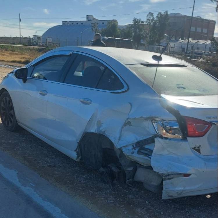 Accidente de tránsito entre dos vehículos en la autovía de la ruta 3