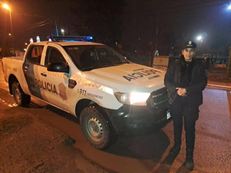 Una mujer policía le salvó la vida de una bebé de 1 año en Villa Maio