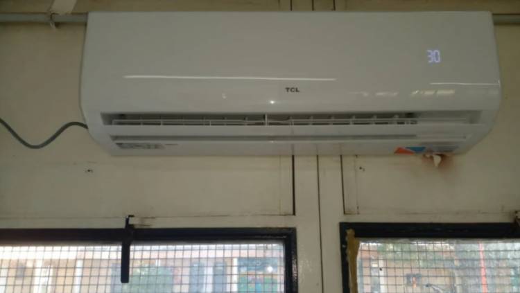 Se instalaron dos aires acondicionados en dos escuelas de Bajo Hondo