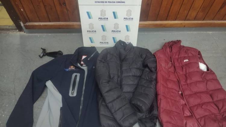 La Policía encontró elementos que podrían ser robados y buscan a sus propietarios