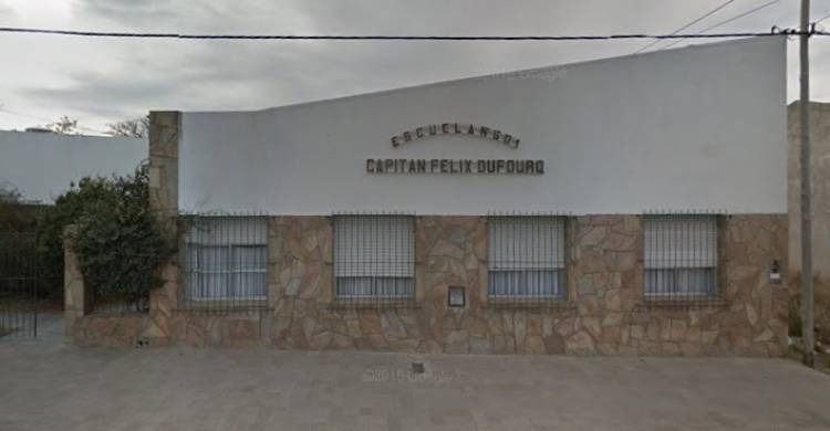 Se encontraron envoltorios sospechosos escondidos en un baño de la Escuela Especial N°501