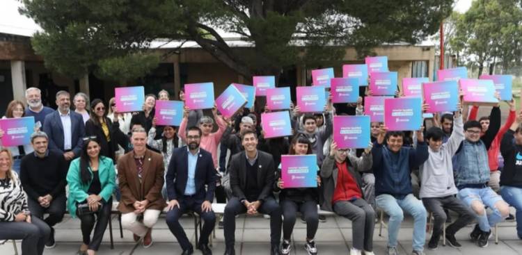 Alumnos rosaleños recibieron netbooks de la Provincia de Buenos Aires