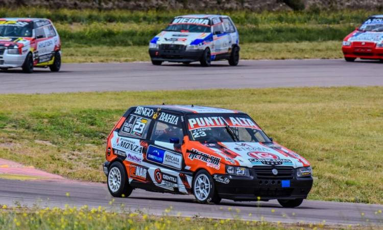 El Puntaltense Juan Pablo Izarra es Subcampeón del Fiat Uno Pista, Temporada 2024