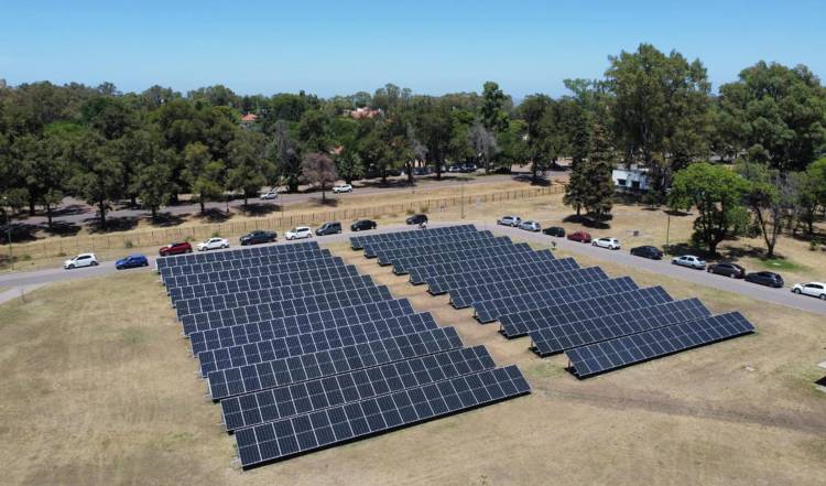 Se inauguró un parque solar fotovoltaico en la Escuela de Suboficiales de la Armada