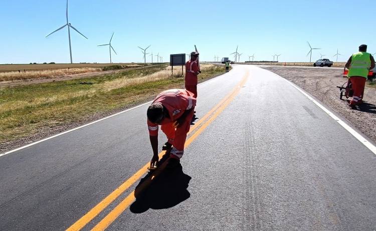 Vialidad Nacional colocó tachas reflectivas en la intersección de la ruta 3 y 3 vieja
